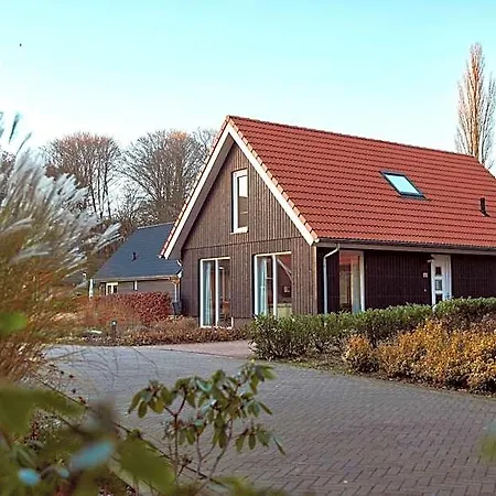 Villapark Ehzerburg 홀리데이파크 *