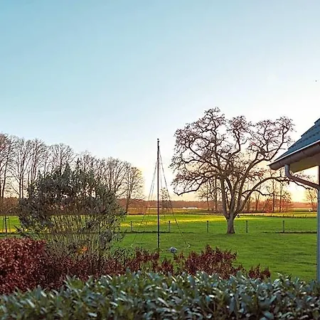 Villapark Ehzerburg 홀리데이파크 *